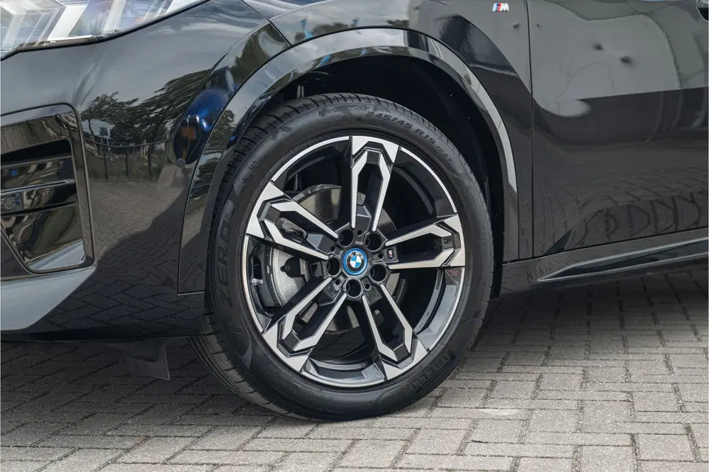 BMW iX2 eDrive20 M Sport uit 2025, foto 9