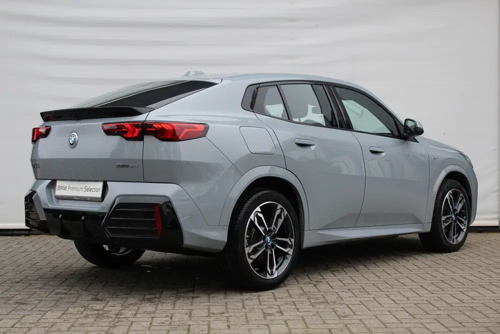 BMW iX2 eDrive20 M Sport uit 2025, foto 2