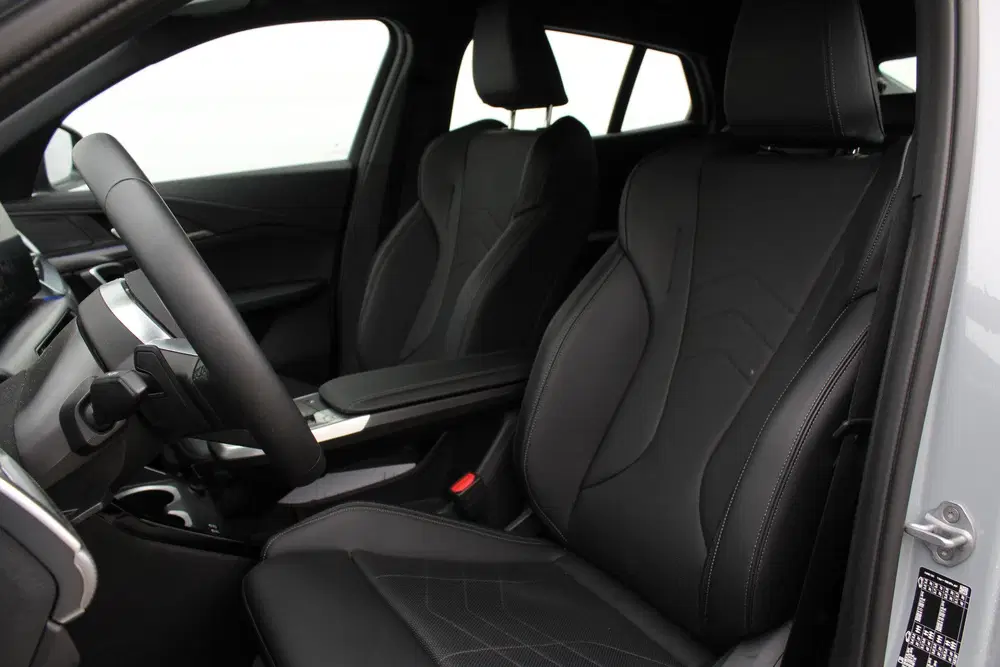 BMW iX2 eDrive20 M Sport uit 2025, foto 8