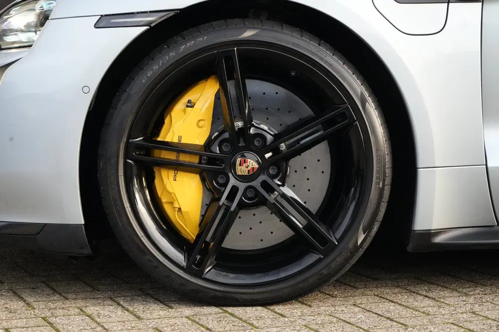 Porsche Taycan Turbo S uit 2020, foto 6