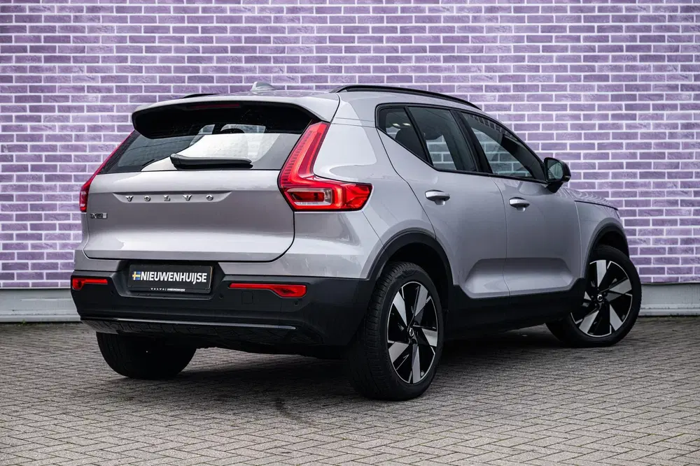 Volvo EX40 Single Motor Extended Range Plus 82 kWh uit 2025, foto 2