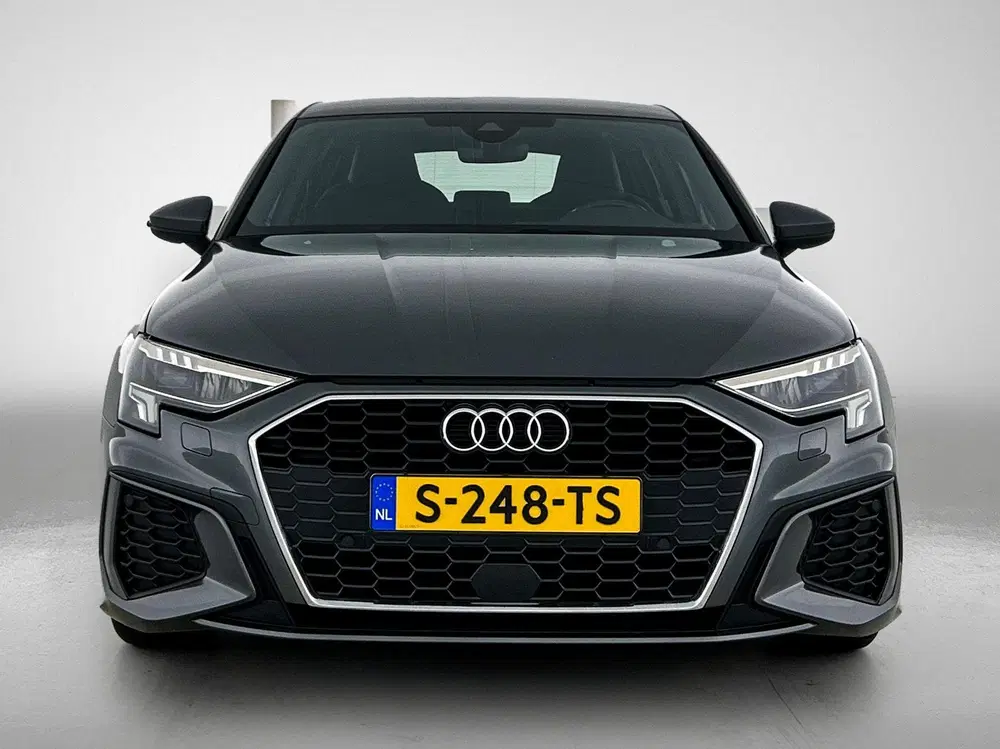 Audi A3 30 TFSI S edition 110 PK uit 2023, foto 2