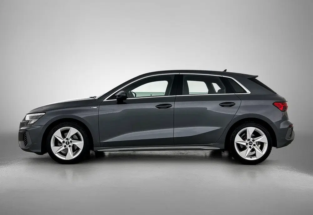 Audi A3 30 TFSI S edition 110 PK uit 2023, foto 3