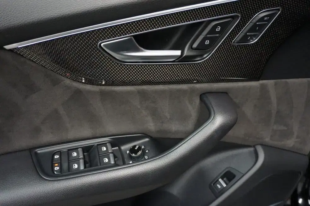 Audi Q8 4.0 TFSI SQ8 Quattro Pano uit 2021, foto 13