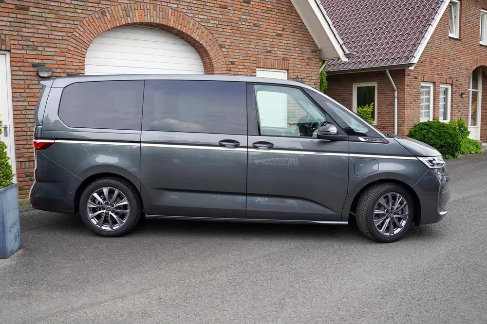 Volkswagen Multivan 1.5I eHybrid L2 Style 4Motion DCC Leder uit 2026, foto 2