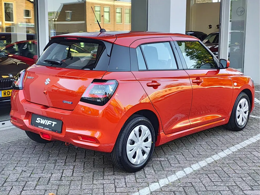 Suzuki Swift 1.2 COMFORT SMART HYBRID Direct Leverbaar uit 2026, foto 5