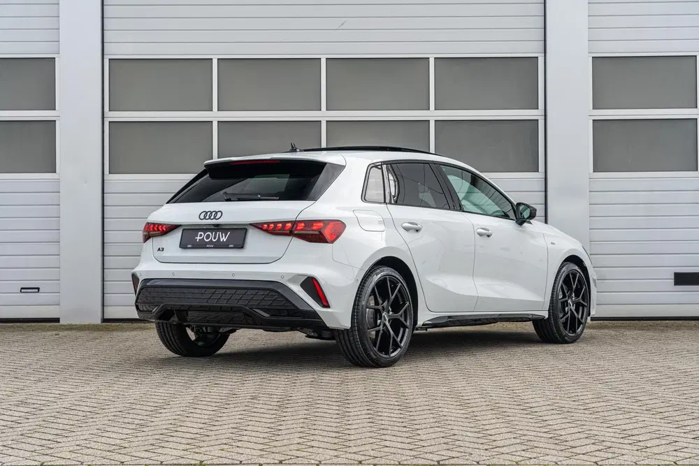 Audi A3 40 TFSI e 204pk S-line edition uit 2025, foto 2