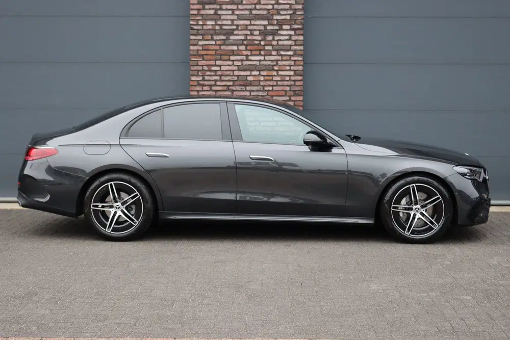 Mercedes-Benz E-Klasse 220 d AMG Line uit 2024, foto 11