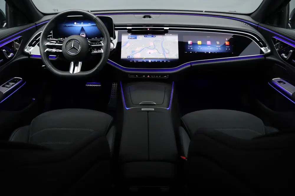 Mercedes-Benz E-Klasse 220 d AMG Line uit 2024, foto 2