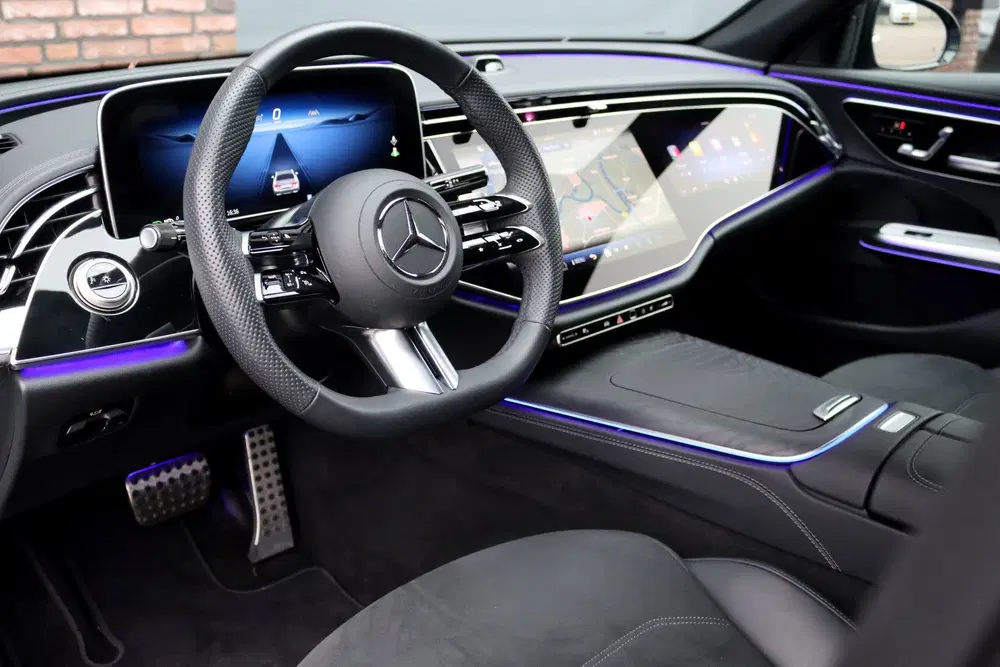 Mercedes-Benz E-Klasse 220 d AMG Line uit 2024, foto 6