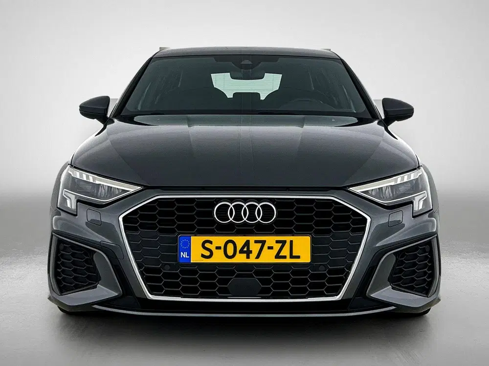 Audi A3 30 TFSI S edition 110 PK uit 2023, foto 2