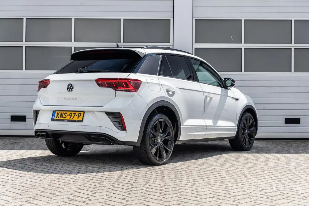 Volkswagen T-Roc 1.5 TSI 150pk DSG R-Line uit 2023, foto 2