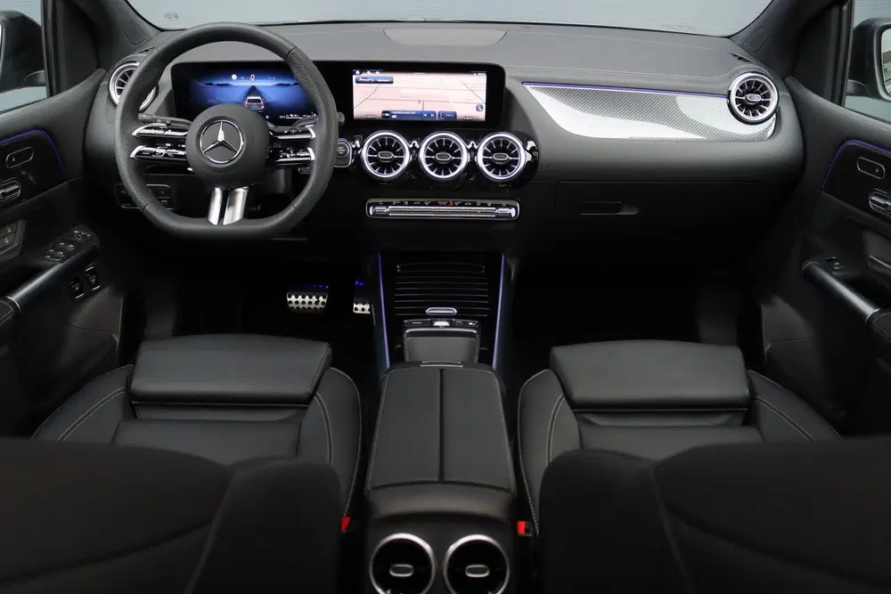 Mercedes-Benz B-Klasse 250 e AMG Line uit 2025, foto 2