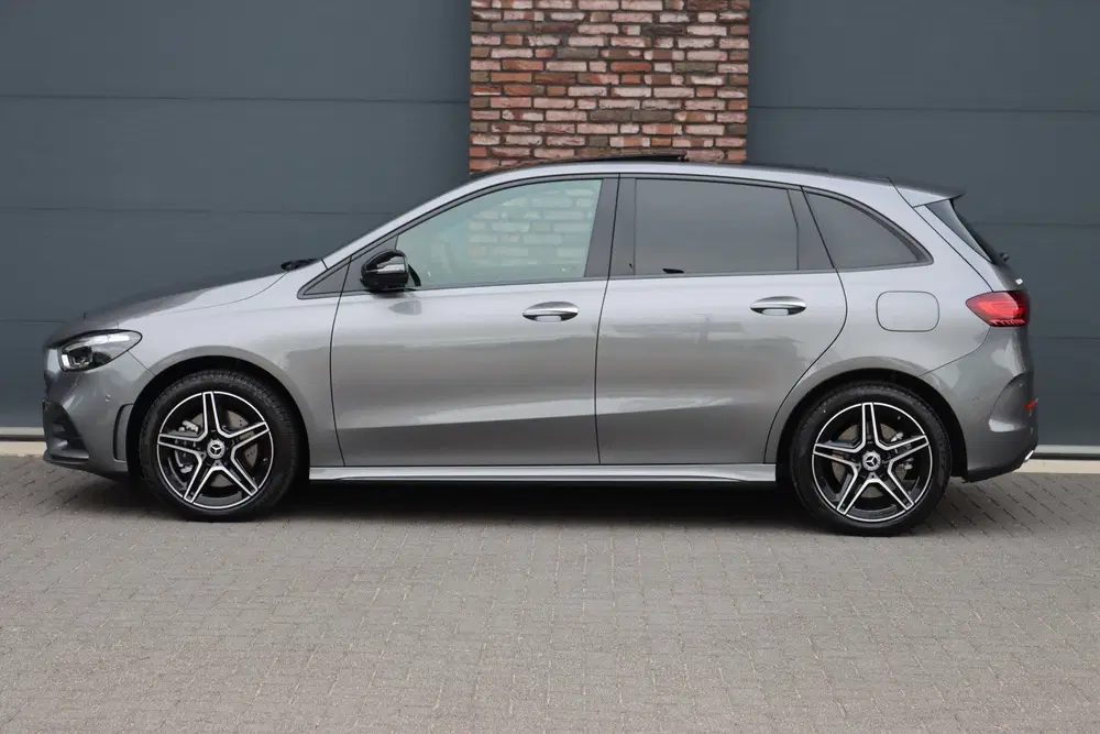 Mercedes-Benz B-Klasse 250 e AMG Line uit 2025, foto 9