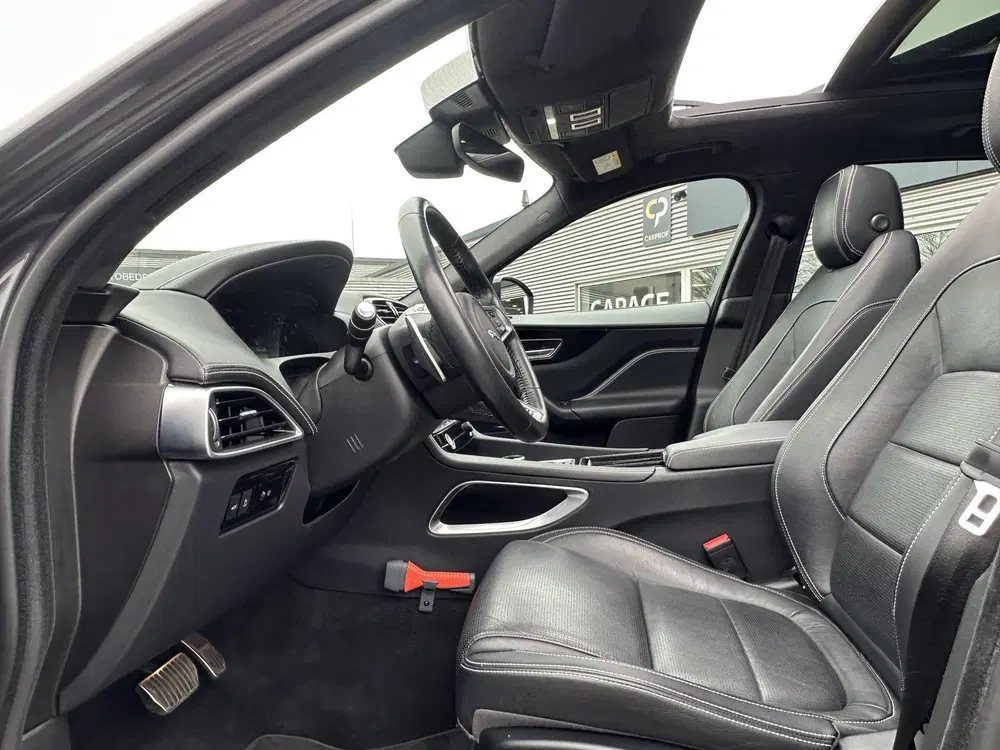 Jaguar F-Pace 2.0t AWD R-Sport uit 2020, foto 4