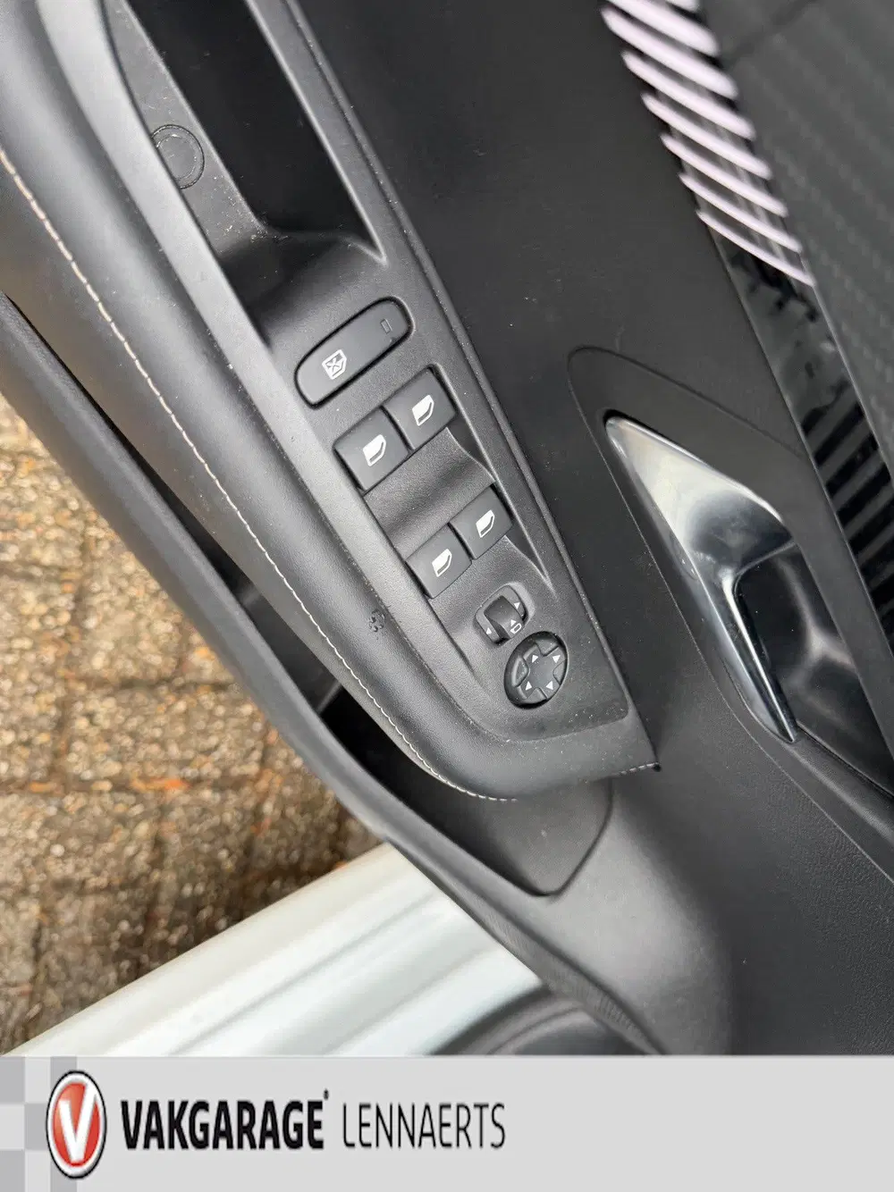 Peugeot 208 1.2 PT 100 Allure uit 2024, foto 12
