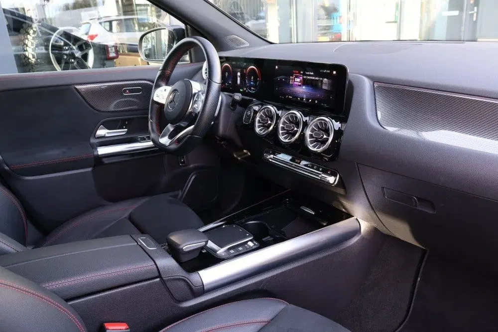 Mercedes-Benz GLA 250 E AMG LINE uit 2022, foto 12