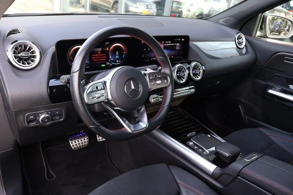 Mercedes-Benz GLA 250 E AMG LINE uit 2022, foto 6