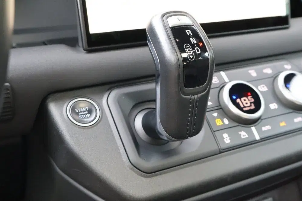 Land Rover Defender 110 Hybrid X-Dynamic S uit 2022, foto 12