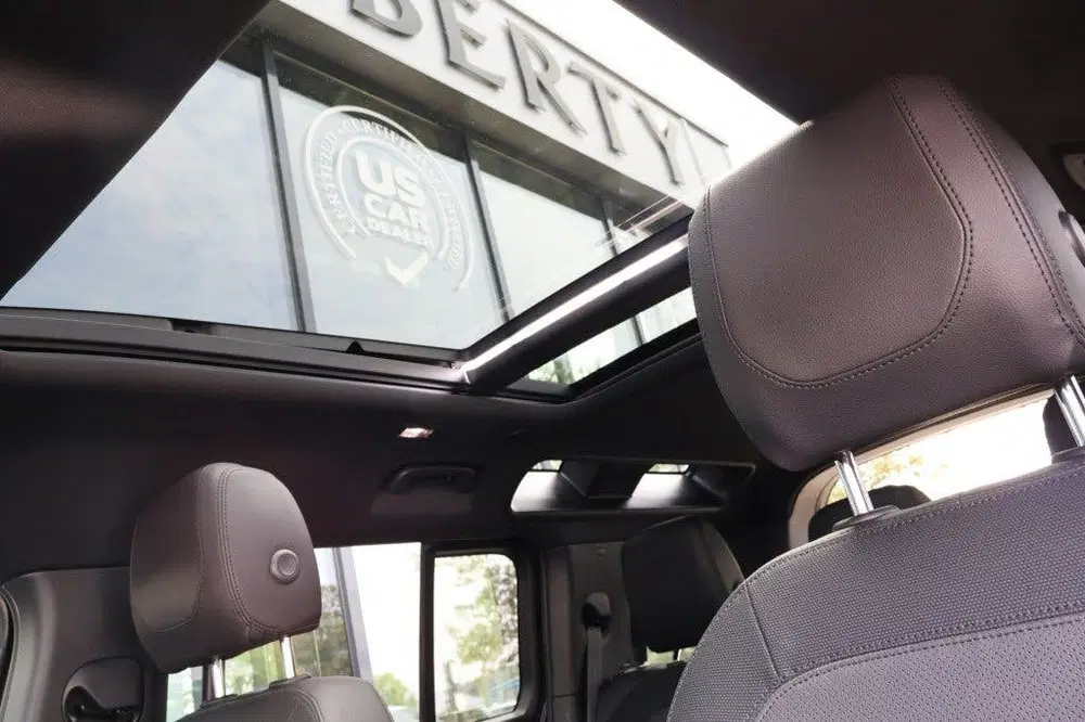 Land Rover Defender 110 Hybrid X-Dynamic S uit 2022, foto 4