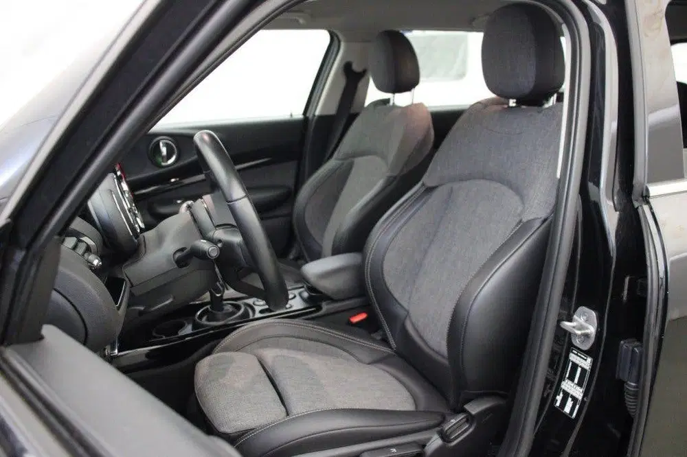 Mini Cooper 1.5 Business Edition Automaat uit 2023, foto 10