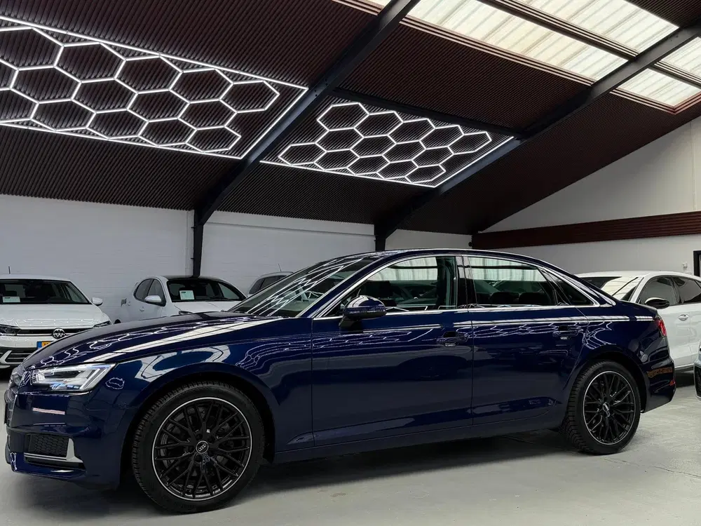Audi A4 35 TFSI Sport Edition Automaat Bluetooth uit 2019, foto 14