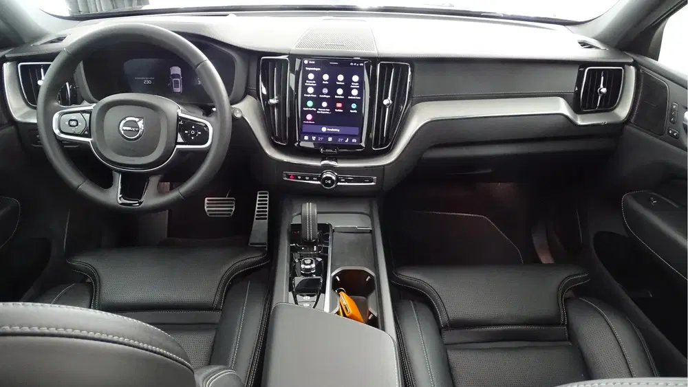 Volvo XC60 2.0 Recharge T6 AWD R-Design long range ac uit 2022, foto 2