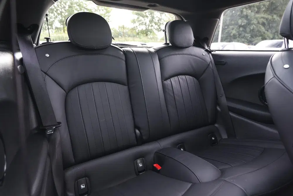 Mini Electric Yours uit 2023, foto 12