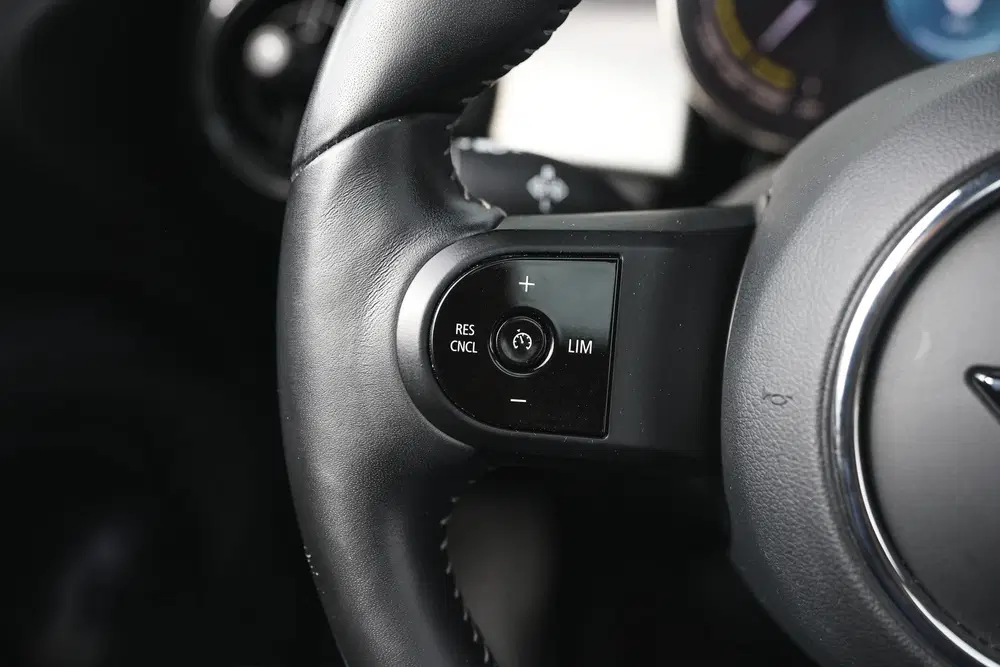 Mini Electric Yours uit 2023, foto 14