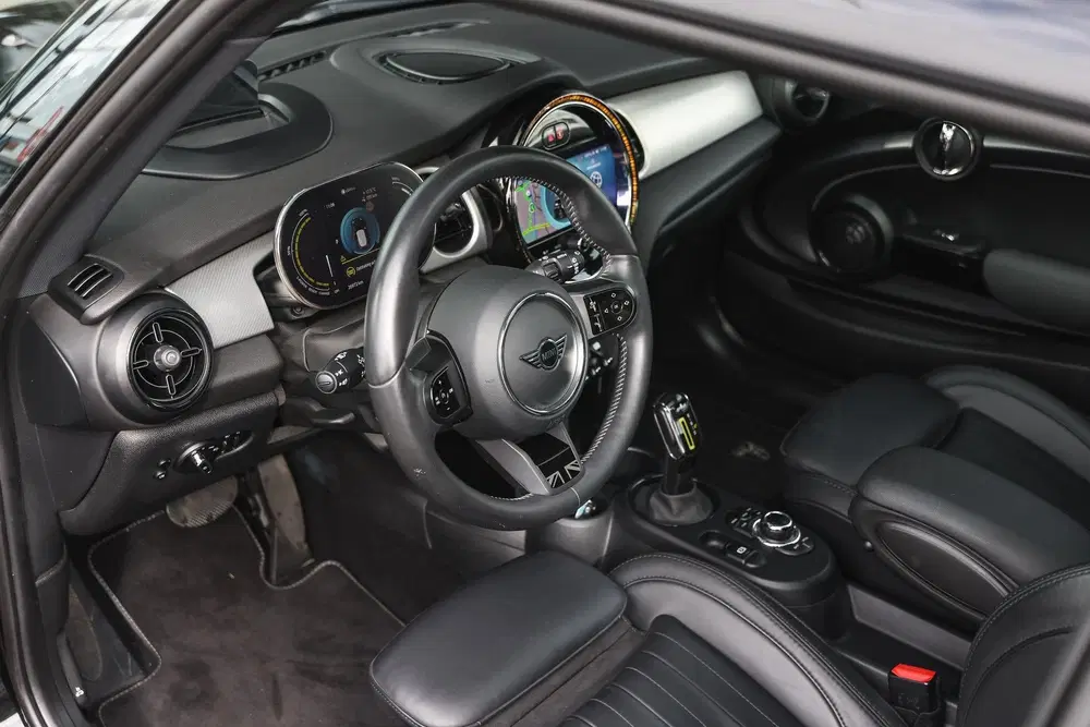 Mini Electric Yours uit 2023, foto 3