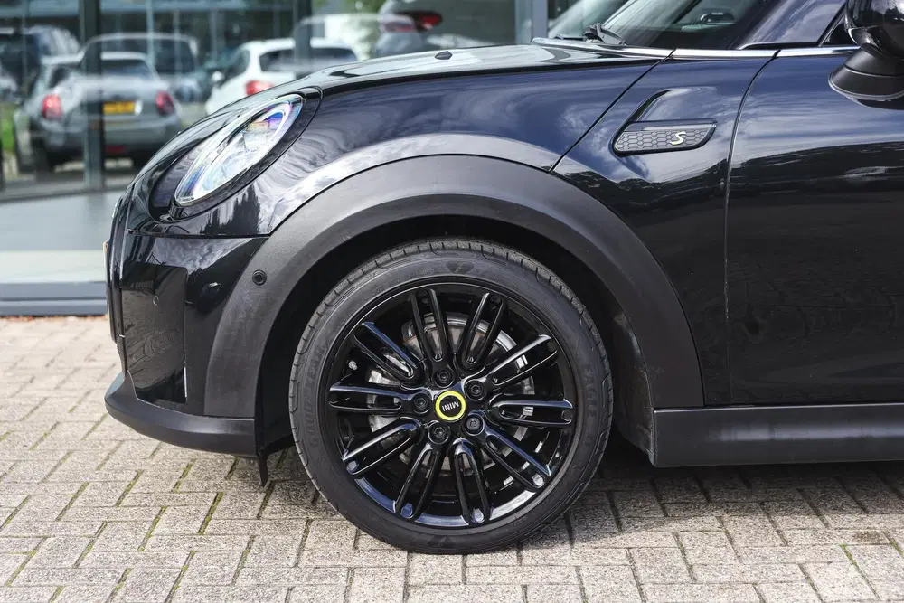 Mini Electric Yours uit 2023, foto 5