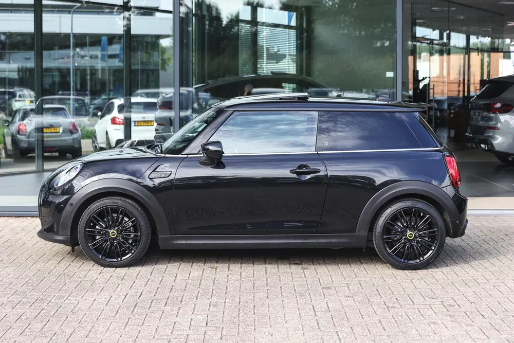 Mini Electric Yours uit 2023, foto 8
