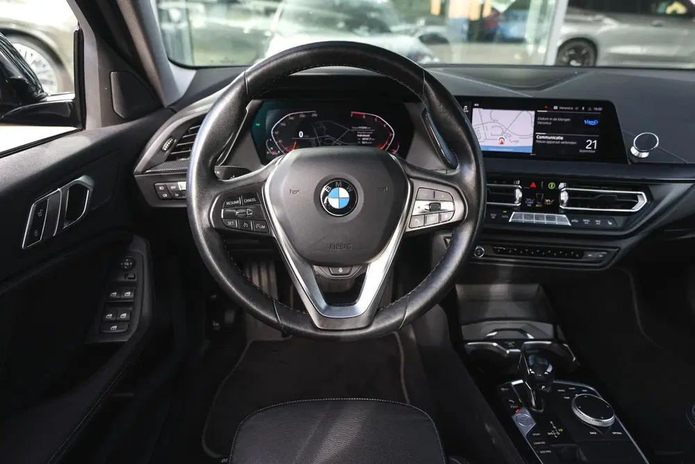 BMW 1-serie 118i High Executive Sport Line Automaat uit 2020, foto 3
