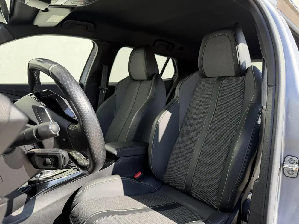 Peugeot 2008 1.2 PureTech GT uit 2022, foto 3