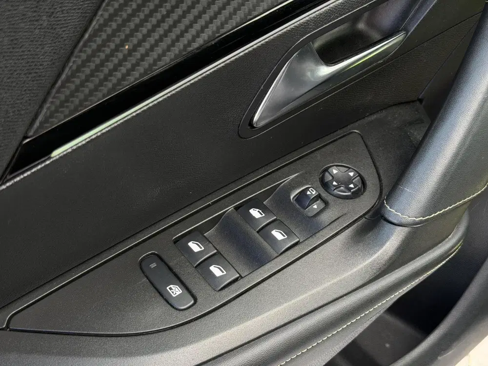 Peugeot 2008 1.2 PureTech GT uit 2022, foto 9