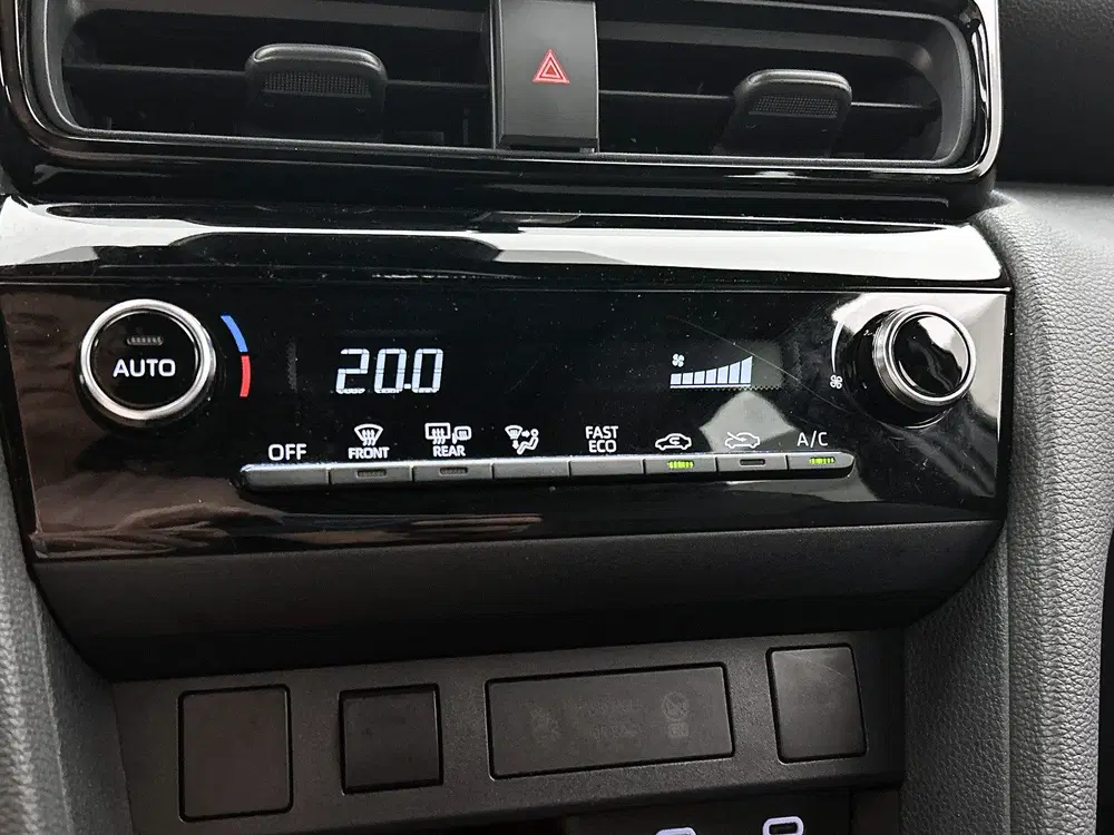 Toyota Yaris Cross 1.5 Hybrid 115 First Edition uit 2025, foto 12