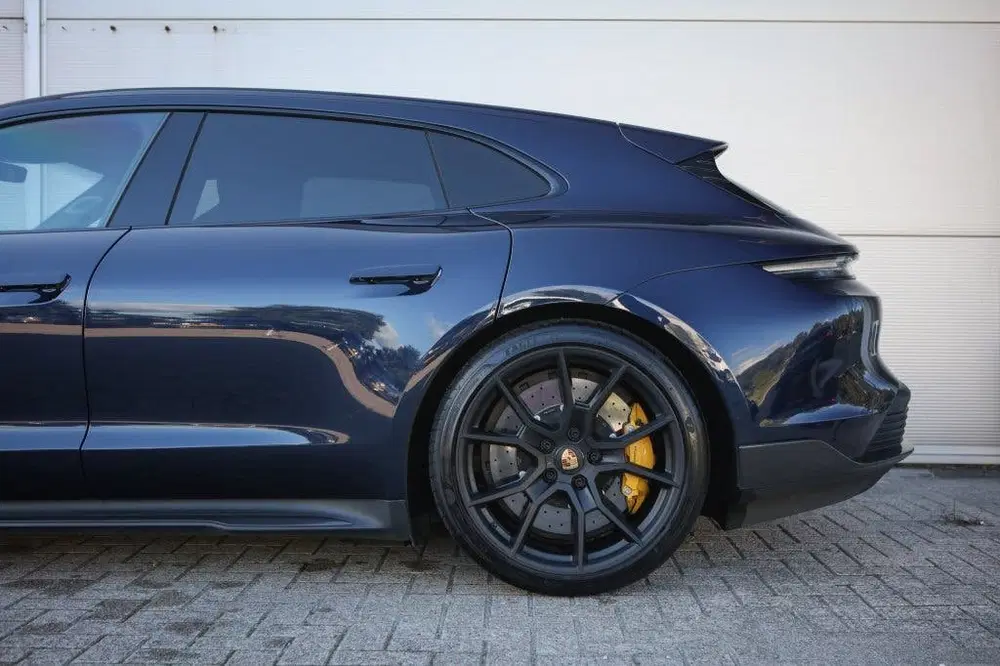 Porsche Taycan Sport Turismo GTS 93 uit 2022, foto 11