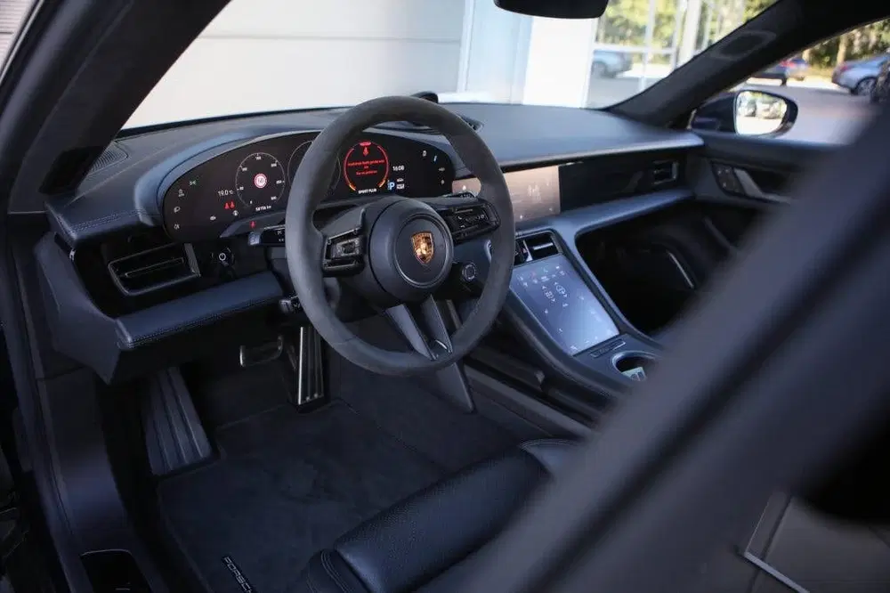 Porsche Taycan Sport Turismo GTS 93 uit 2022, foto 3