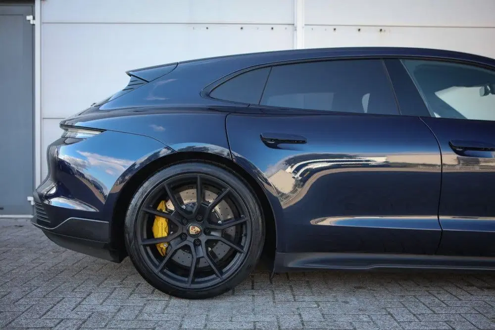 Porsche Taycan Sport Turismo GTS 93 uit 2022, foto 9