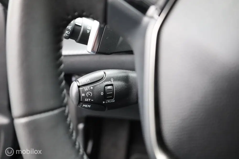 Peugeot 208 1.2 Hybrid 110 e-DCS6 Style Carplay Androi uit 2025, foto 11