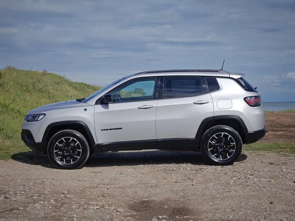 Jeep Compass 4xe 240 Plug-in Hybrid Electric Trailhawk uit 2023, foto 12