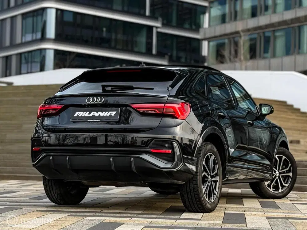 Audi Q3 45 TFSI e Blackstyle uit 2022, foto 2