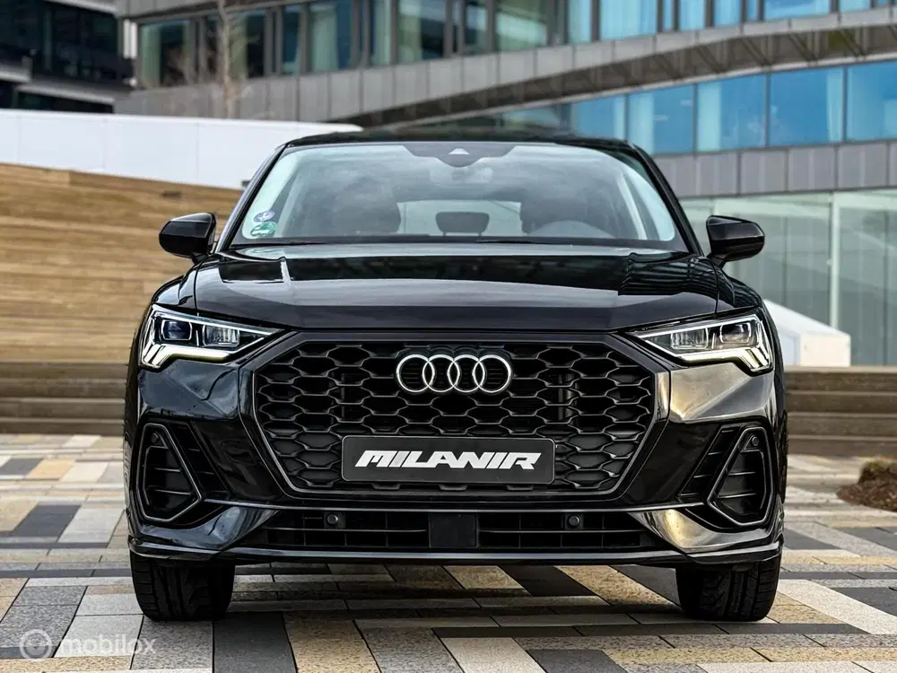 Audi Q3 45 TFSI e Blackstyle uit 2022, foto 8