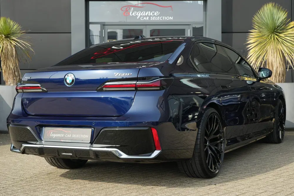 BMW 7-serie 7 Serie 750e xDrive M Sport uit 2024, foto 2
