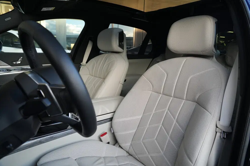 BMW 7-serie 7 Serie 750e xDrive M Sport uit 2024, foto 4