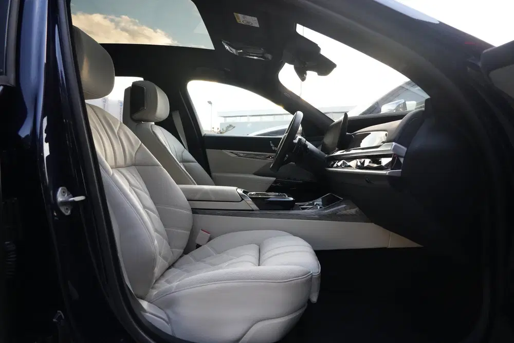 BMW 7-serie 7 Serie 750e xDrive M Sport uit 2024, foto 8