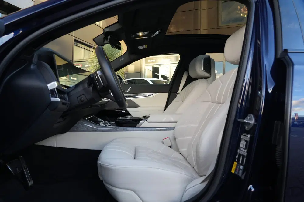 BMW 7-serie 7 Serie 750e xDrive M Sport uit 2024, foto 9