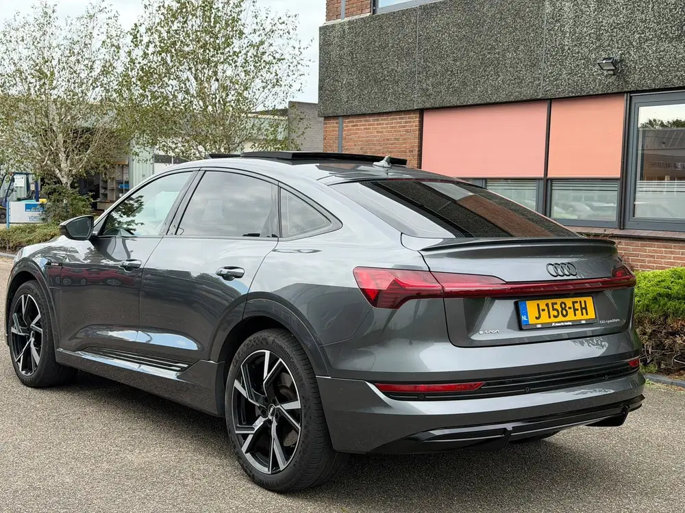 Audi e-tron 50 quattro S edition 71 kWh uit 2020, foto 11