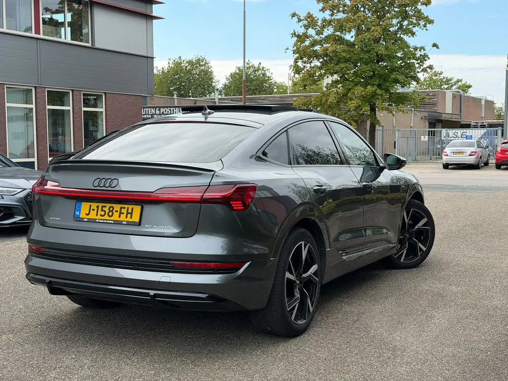 Audi e-tron 50 quattro S edition 71 kWh uit 2020, foto 2