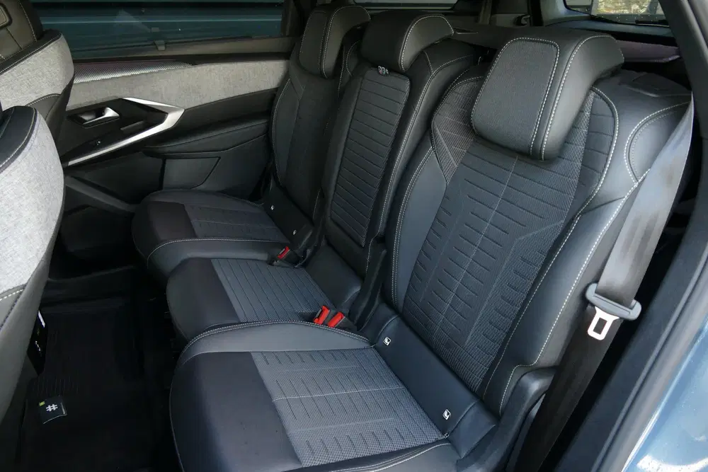 Peugeot 5008 1.2 HYBRID 145PK GT AUTOMAAT uit 2025, foto 15